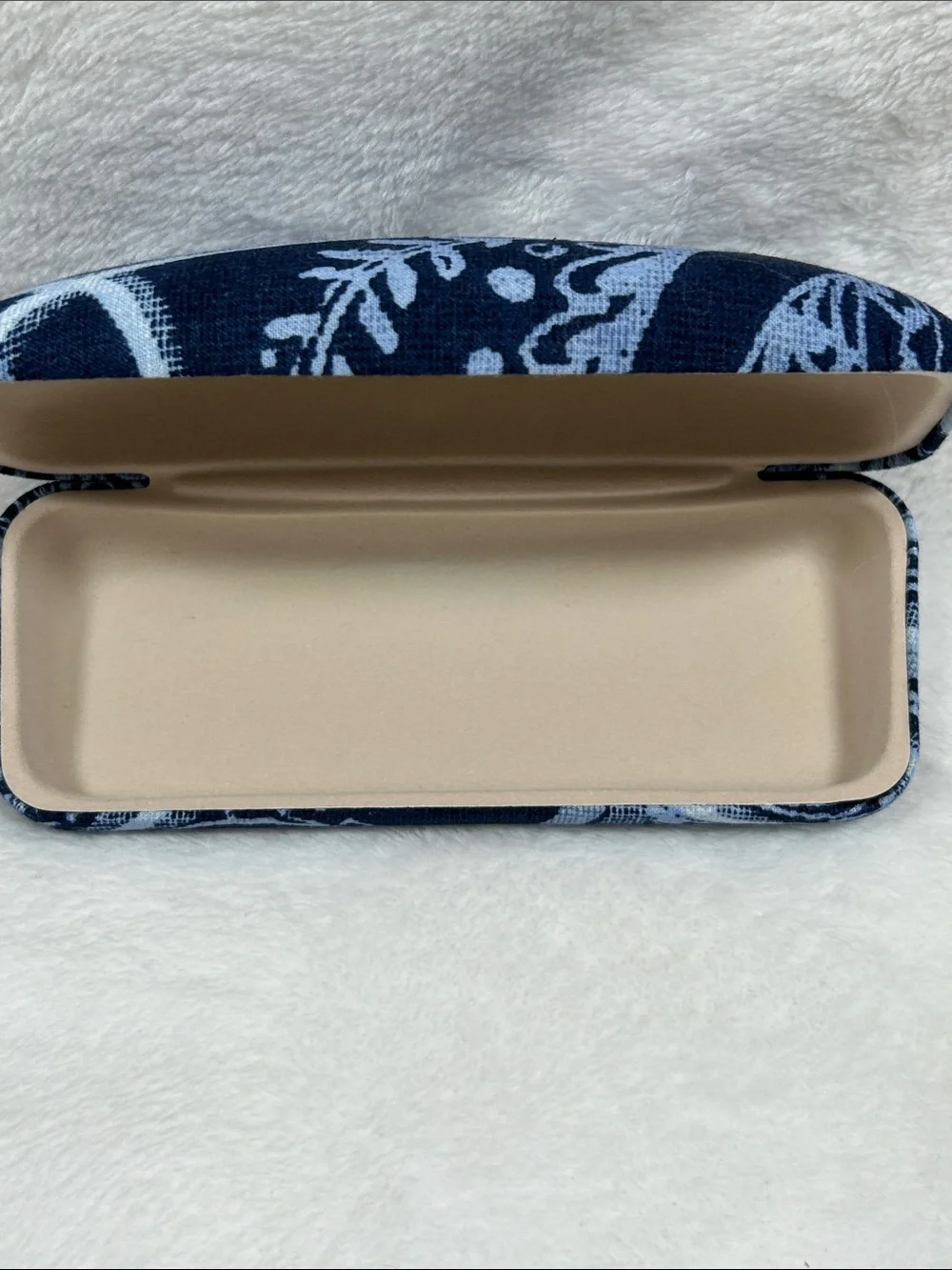 Vera Bradley Clam Hard Shell Eyeglasses Case Sunglasses Blue Paisley